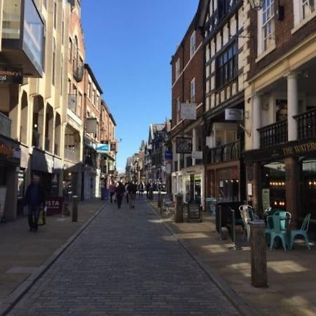 Lovely 2 Bedroom Penthouse Apartment In Chester - Free Parking!! Esterno foto