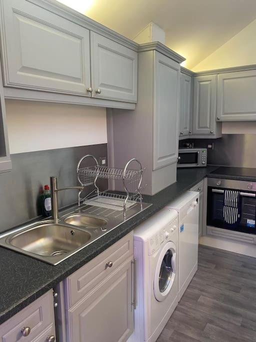 Lovely 2 Bedroom Penthouse Apartment In Chester - Free Parking!! Esterno foto