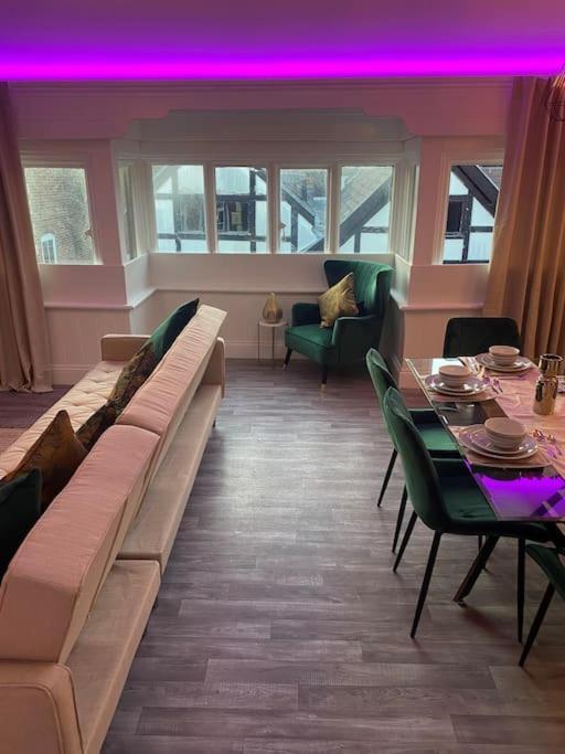Lovely 2 Bedroom Penthouse Apartment In Chester - Free Parking!! Esterno foto