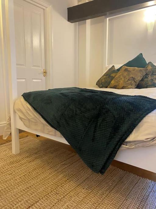 Lovely 2 Bedroom Penthouse Apartment In Chester - Free Parking!! Esterno foto