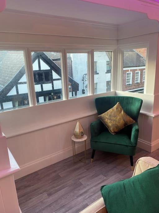 Lovely 2 Bedroom Penthouse Apartment In Chester - Free Parking!! Esterno foto